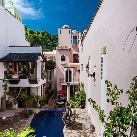 Garlands Del Rio Riverside Boutique Hotel